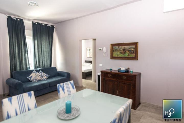 H3O Lago Di Garda Desenzano del Garda Bilik gambar